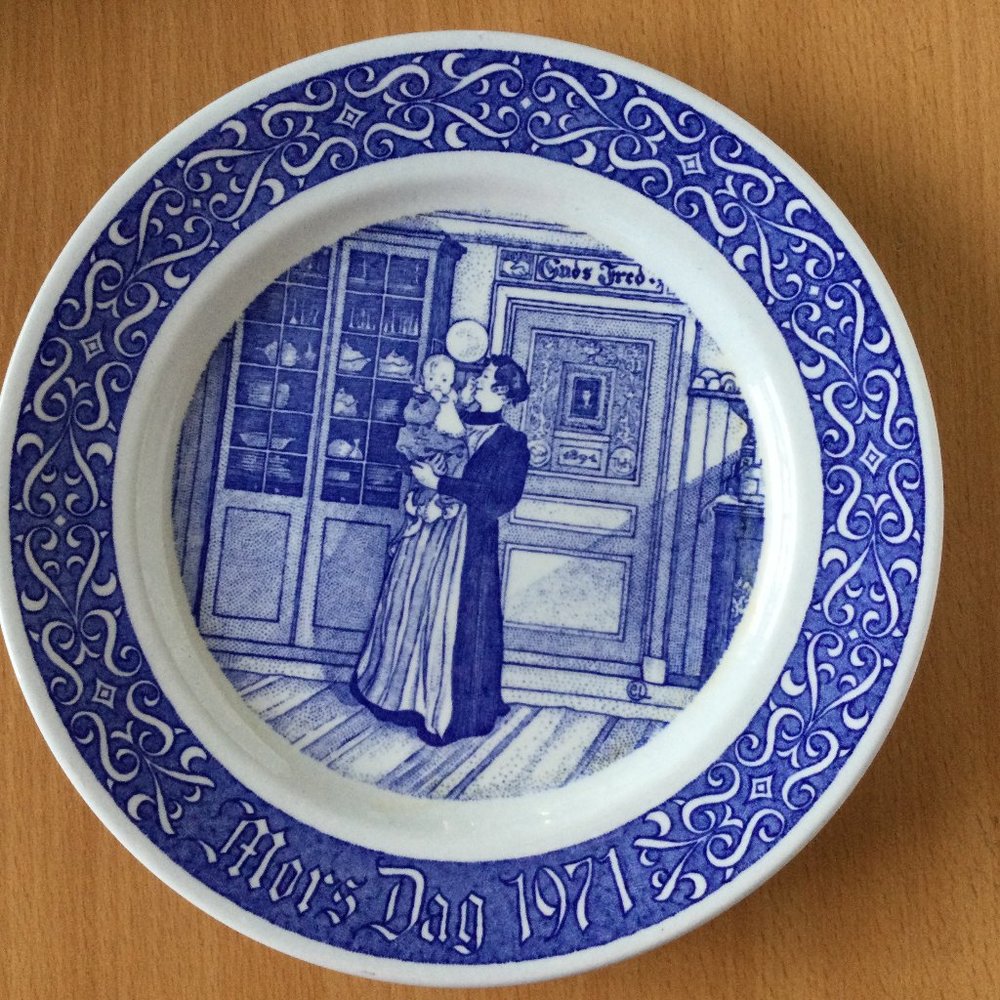 8 1/8" Carl Larson Sweden Mors Dag 1971 Collector Plate "Mother's Day 1971